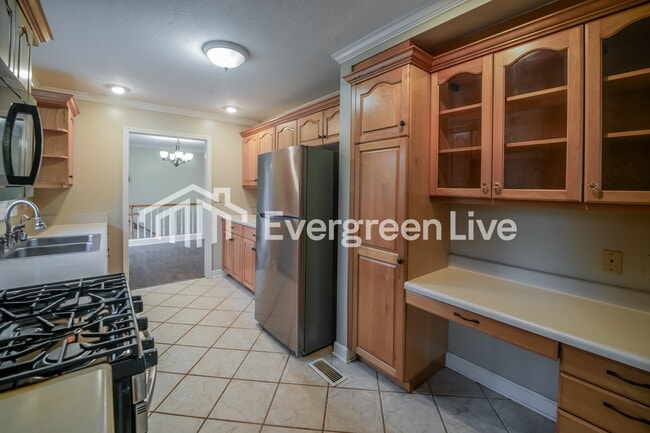 Building Photo - 6253 S Skyline Dr