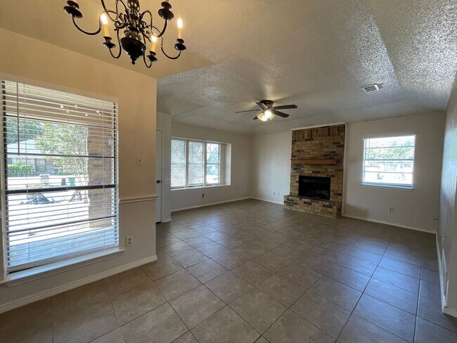Building Photo - 6601-6603 Laura Ann Court
