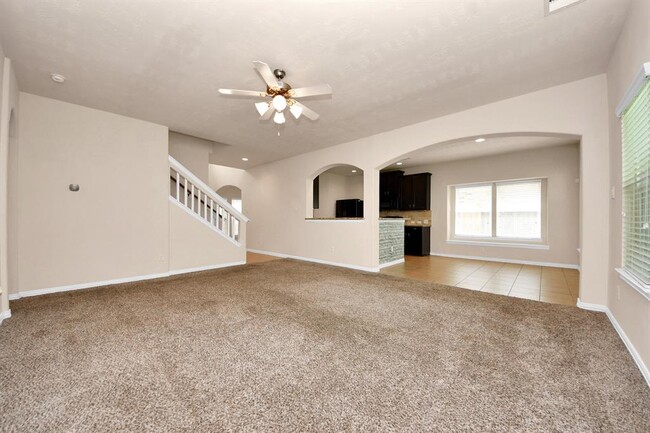 Building Photo - 122 Persimmon Dr