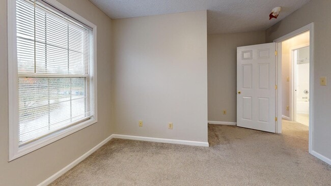 Building Photo - 3735 Lochdale Terrace