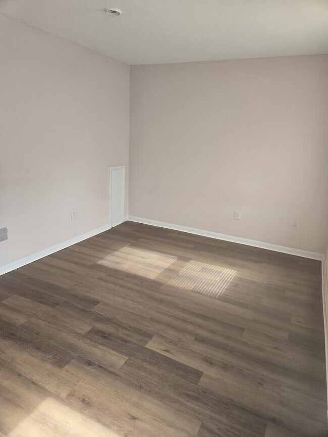 Building Photo - 881 N 41st St