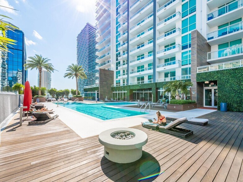 Building Photo - 1080 Brickell Ave
