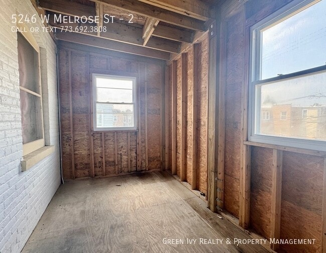 Building Photo - 5246 W Melrose St