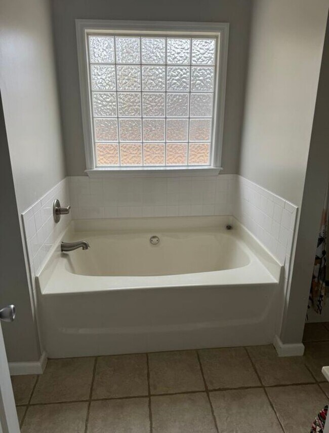 Building Photo - Available Now In Riverwood Plantation!