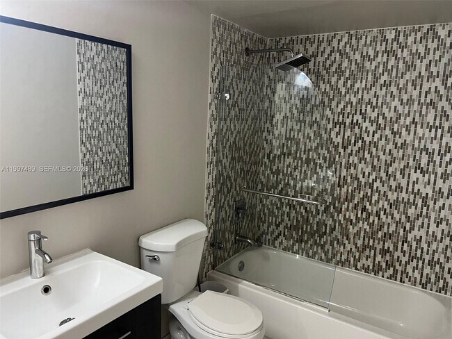 Building Photo - 19701 E Country Club Dr