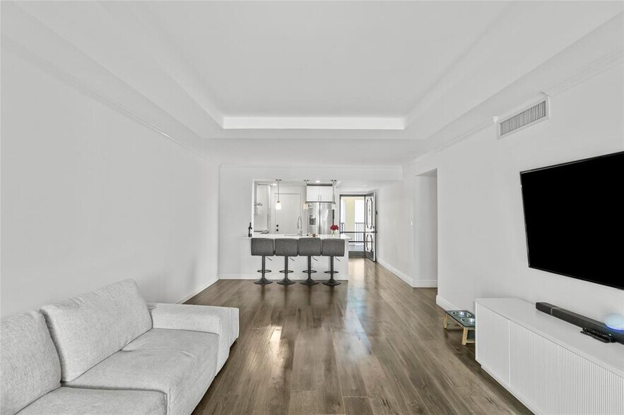 Building Photo - 2310 S Cypress Bend Dr