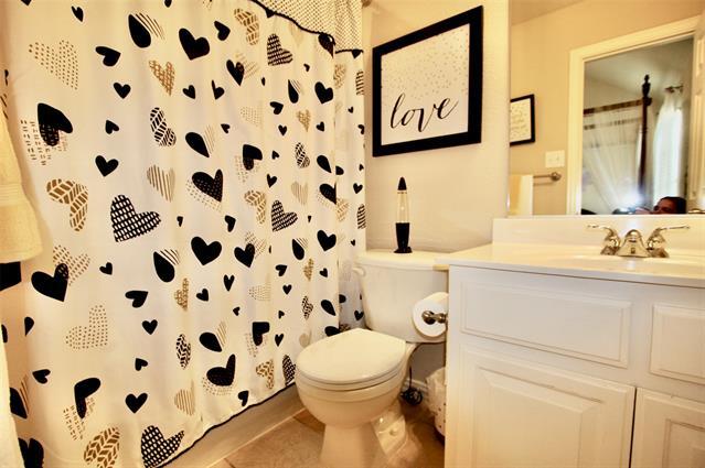 Building Photo - 2734 Greenway Dr