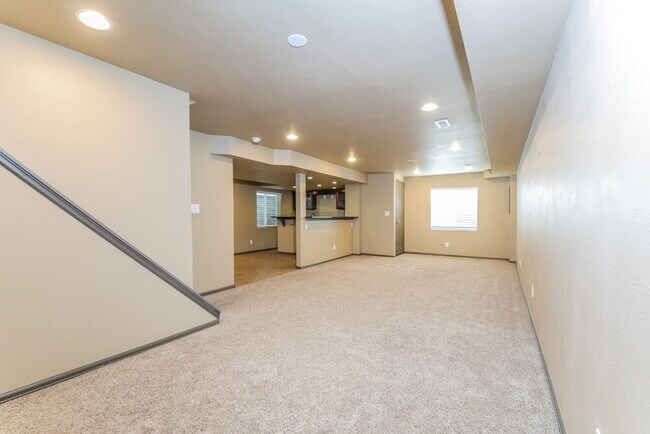 Building Photo - 13922 Hudson Way