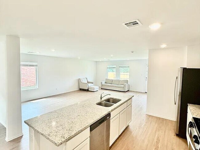 Building Photo - 3733 Palmetto Blf Dr