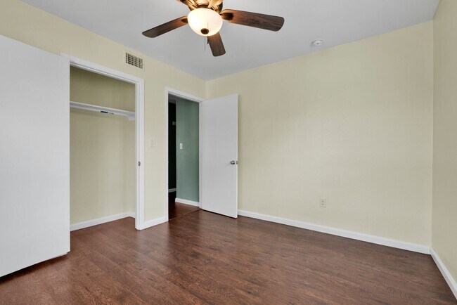 Building Photo - 417 E Lindbergh Blvd
