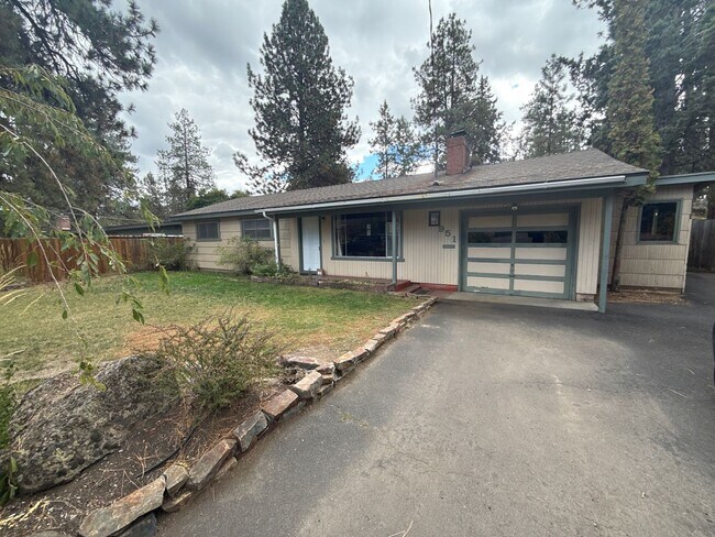 Primary Photo - AVAILABLE SHORT TERM! Midtown 3 Bedroom Ho...