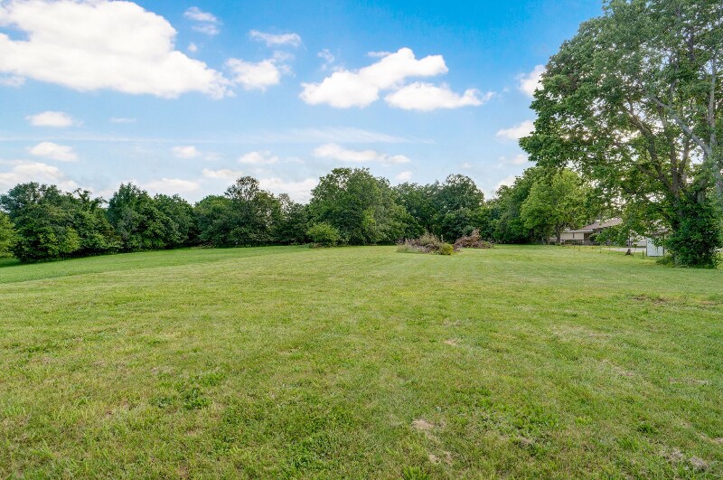 Building Photo - 5021 S Farm Rd 137