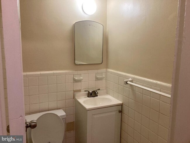 Building Photo - 1801 Clydesdale Pl NW