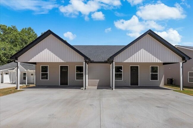 Building Photo - SPECIAL! Arlington Townes - Beautiful 3 Bed 2 Bath Townhomes for Rent in Greer, SC