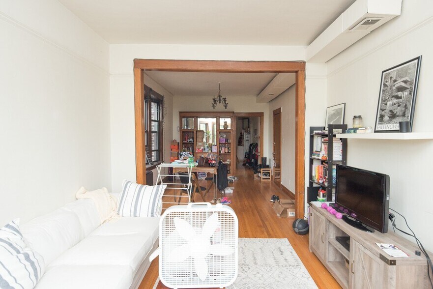 Building Photo - 1722 W Fletcher St