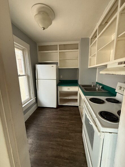 Building Photo - 227 1/2 N Main St