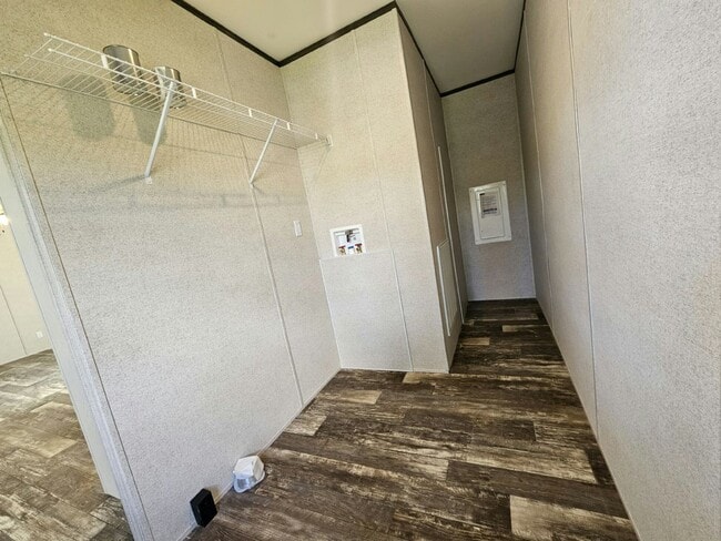 Building Photo - 1023 Myakka Dr