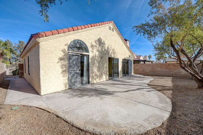 Building Photo - 3 bedroom single story in Henderson!