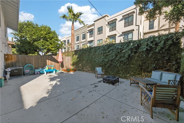 Building Photo - 3435 W Park Balboa Ave