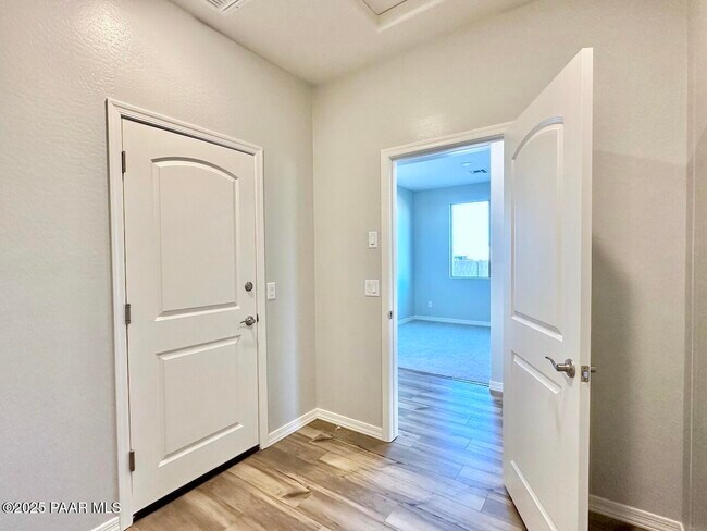 Building Photo - 7701 E Fieldstone Dr