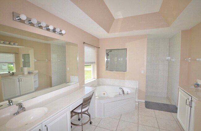 Building Photo - 5776 NW Eskimo Cir