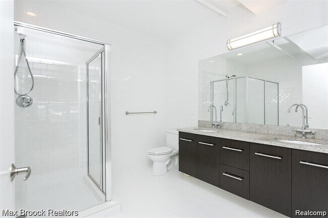 Building Photo - 100 N Center St