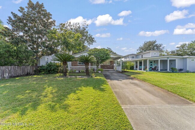 Building Photo - 618 8th Ave N