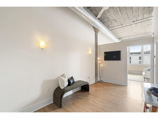Building Photo - 521 S 7th St
