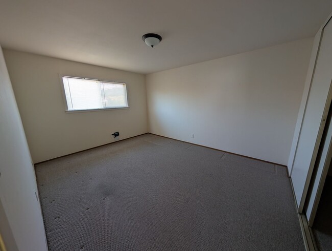 Building Photo - M608