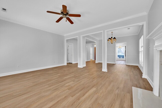 Building Photo - 310 Willow Crest Ln