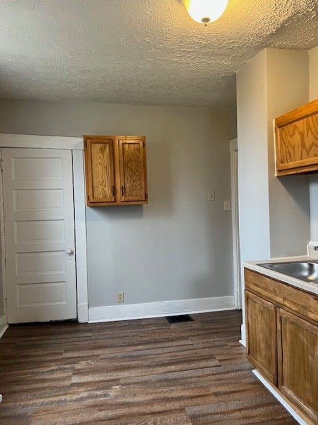 Building Photo - Three bedroom home for rent on deadend street - Canton SW