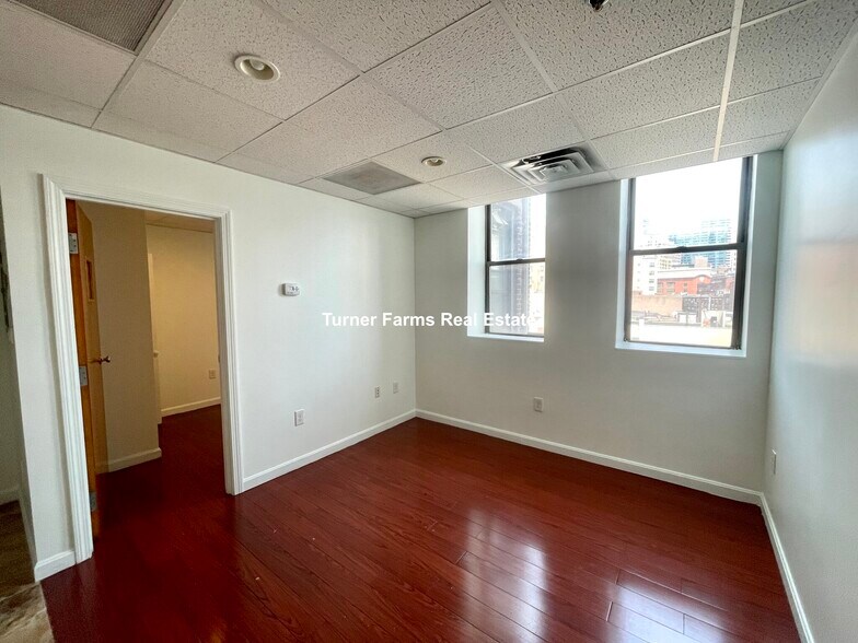 Building Photo - 72 Kneeland St