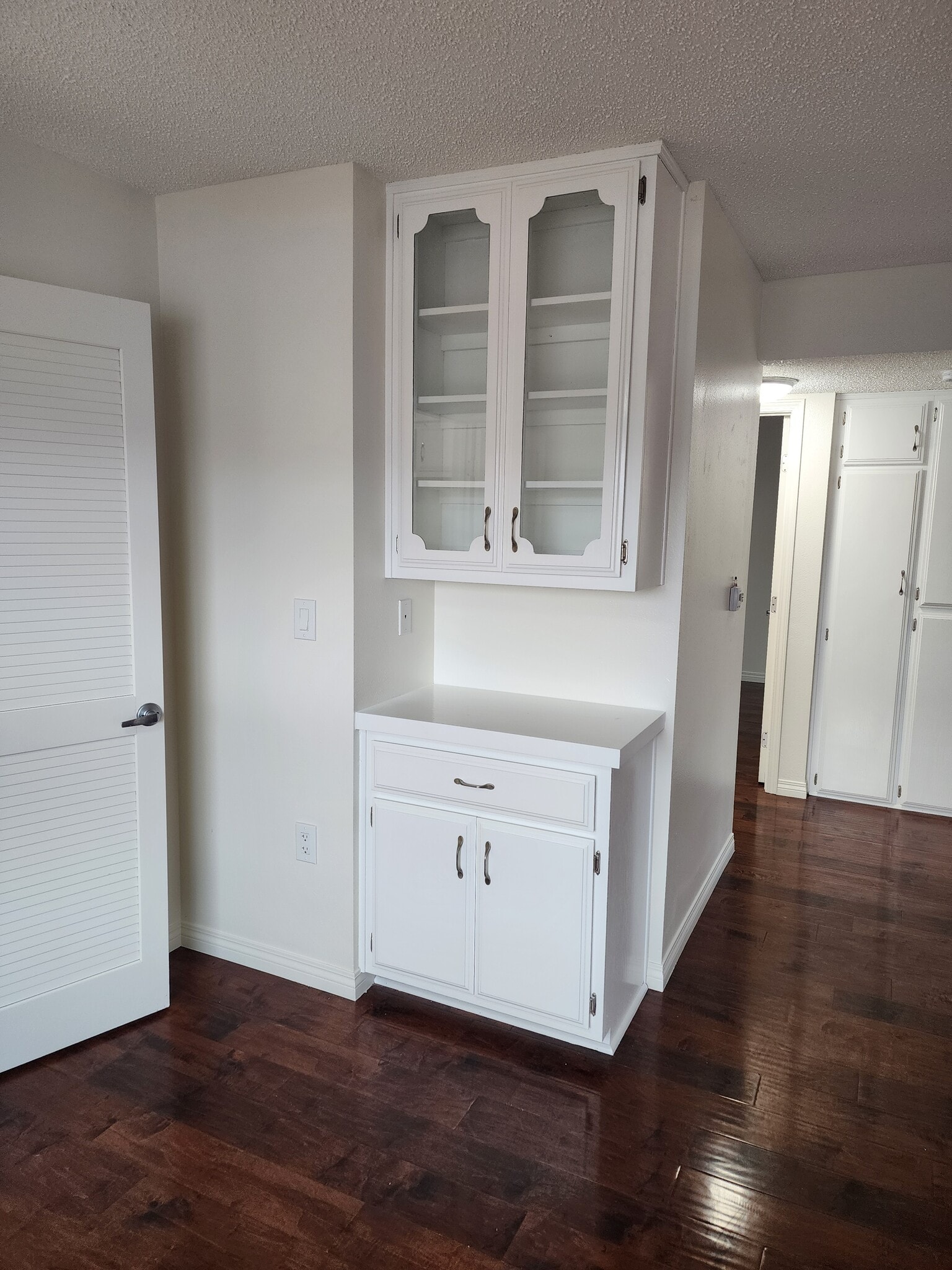 Dining Cabinet - 431 S Simpson Ave