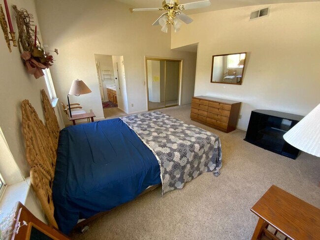 Building Photo - 3-bedroom, 2-bath home in the desirable Northwest Yuba City