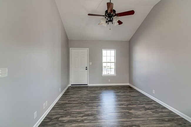 Building Photo - 940 Applegrove Cir