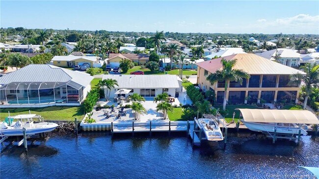 Building Photo - 1425 SW Egret Way