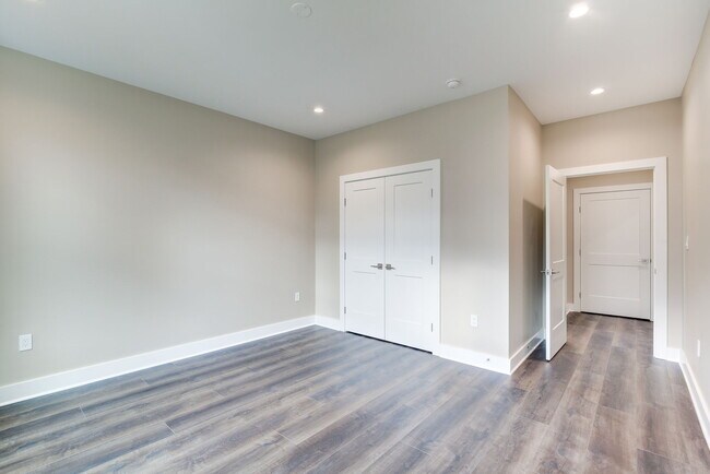 Building Photo - 2211 Farougi Ct