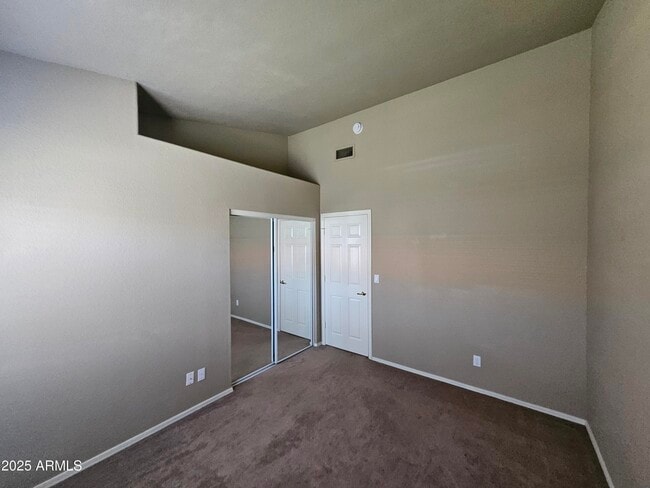 Building Photo - 1283 E Tradewind Dr
