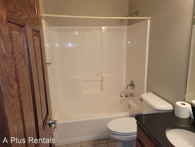 Building Photo - 4 br, 3 bath House - 7301 S Russet Drive