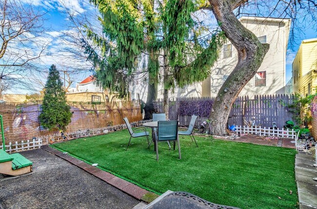 Building Photo - 396 Union St