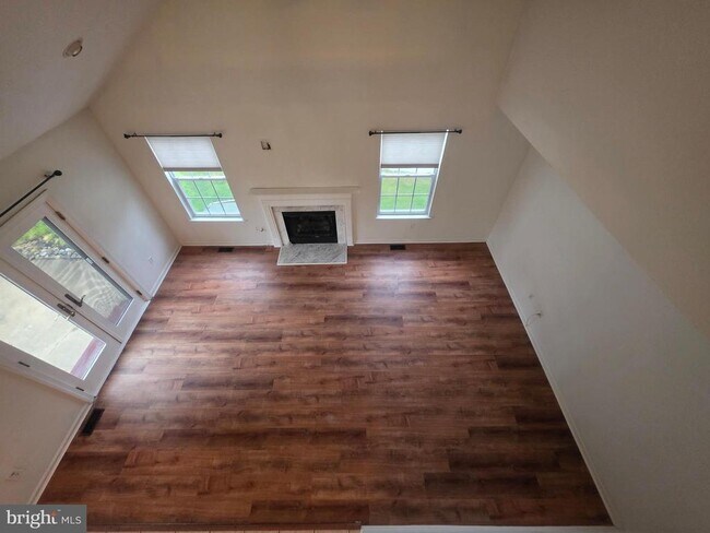 Building Photo - 138 Persimmon St