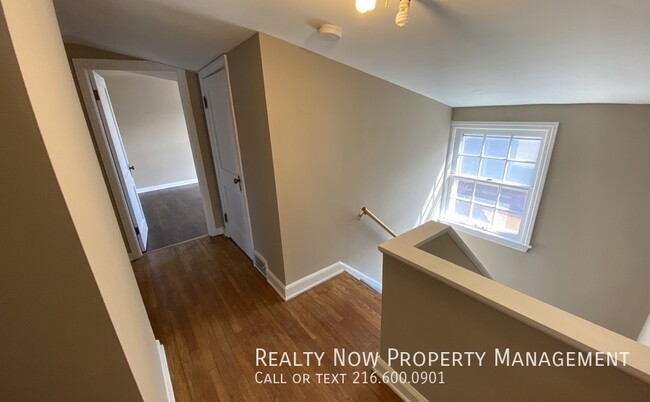 Building Photo - Shaker Heights 4 bed 2 bath UP