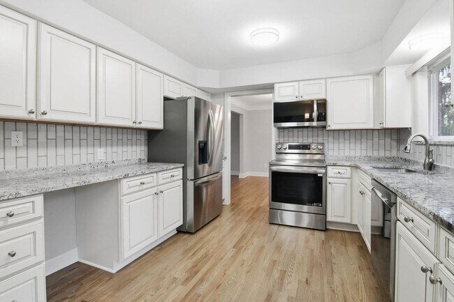 Building Photo - 32901 Blossom Ct