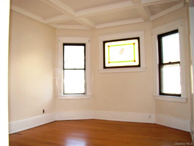Building Photo - 10 Worrall Ave