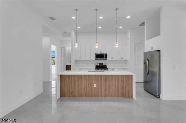 Building Photo - 2603 27th St W