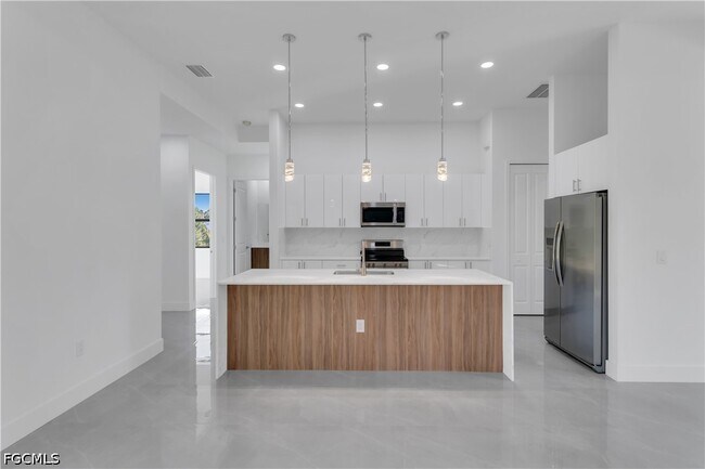 Building Photo - 2613 39th St W