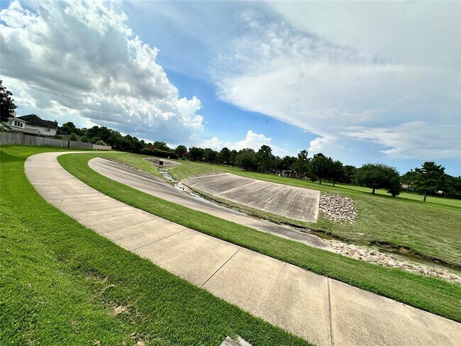 Building Photo - 26223 Longmont Park Ln