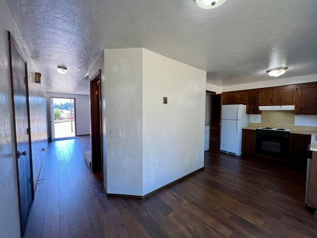 Building Photo - 2 BD Hawks Prairie Duplex