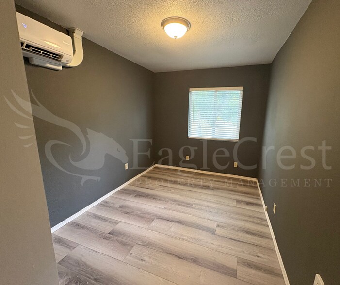 Building Photo - Roseville Lane Apartments