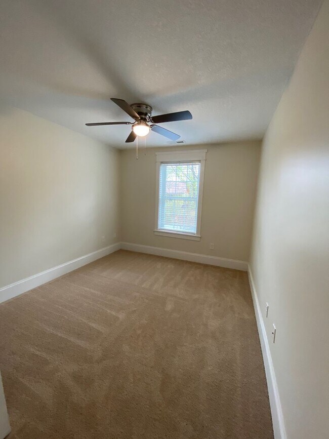 Building Photo - West AVL - Modern Craftsman Style 3 Bedroom